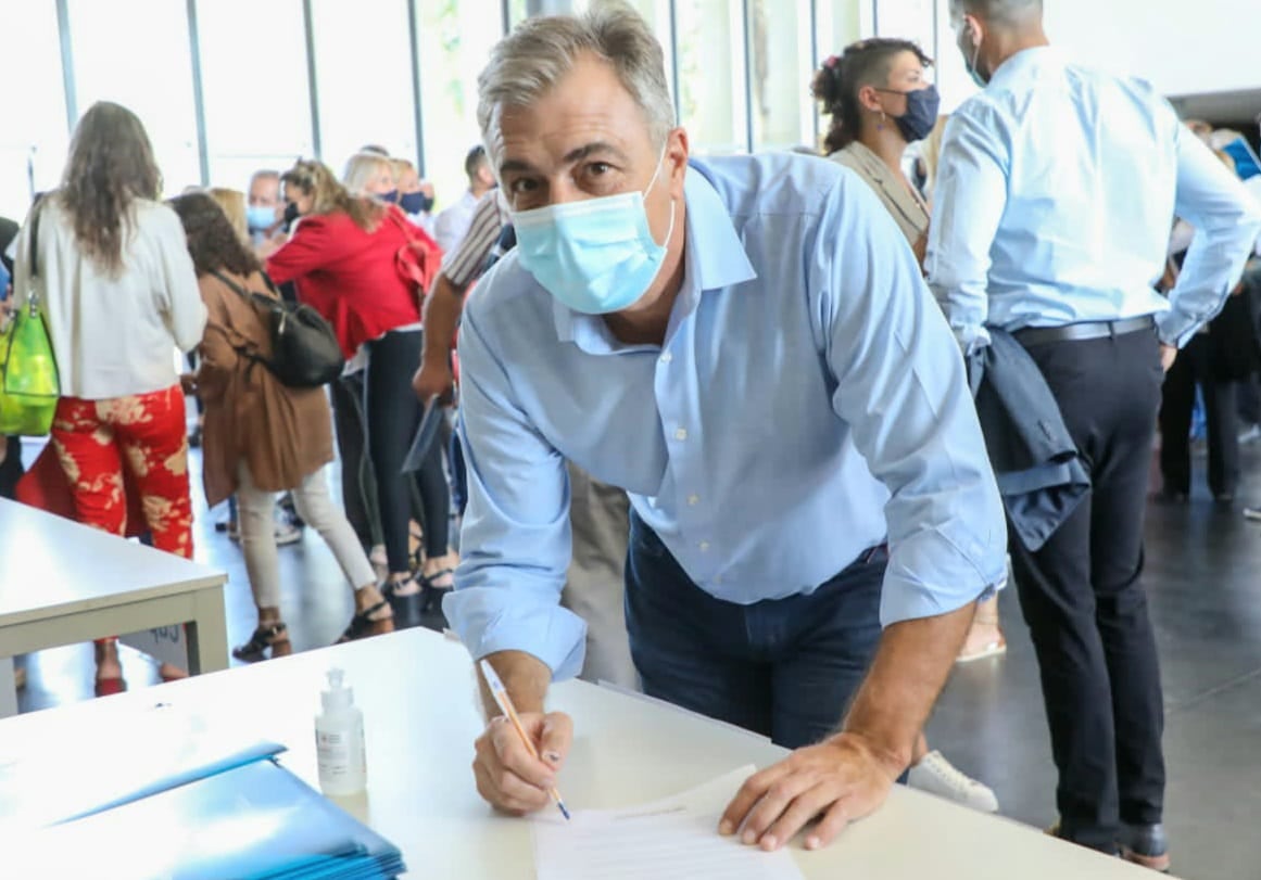 Luis Castellano firmó el convenio del programa provincial “Todas las chicas y los chicos en la escuela aprendiendo”