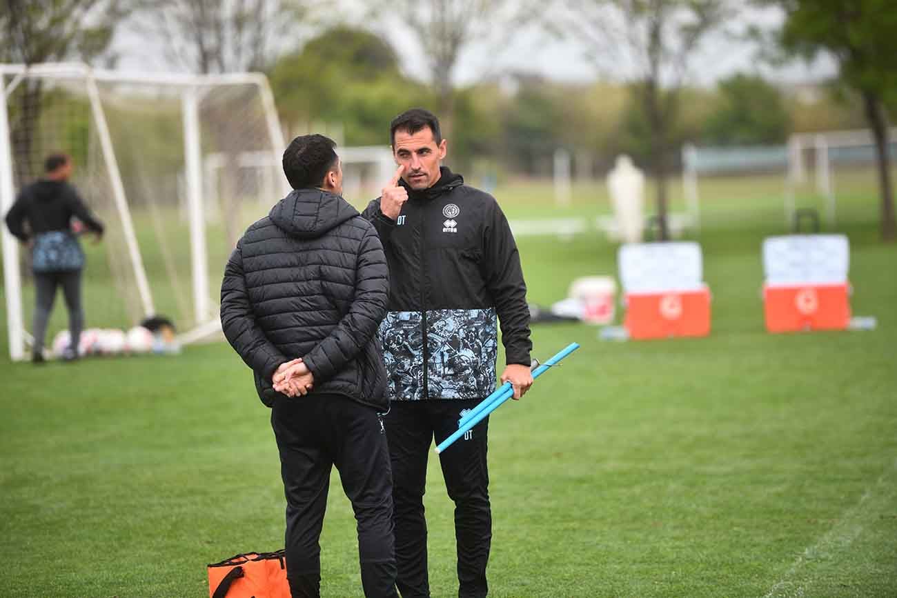 Guillermo Farré director técnico de Belgrano en elpredio de Villa Esquiú. (Pedro Castillo  / La Voz)