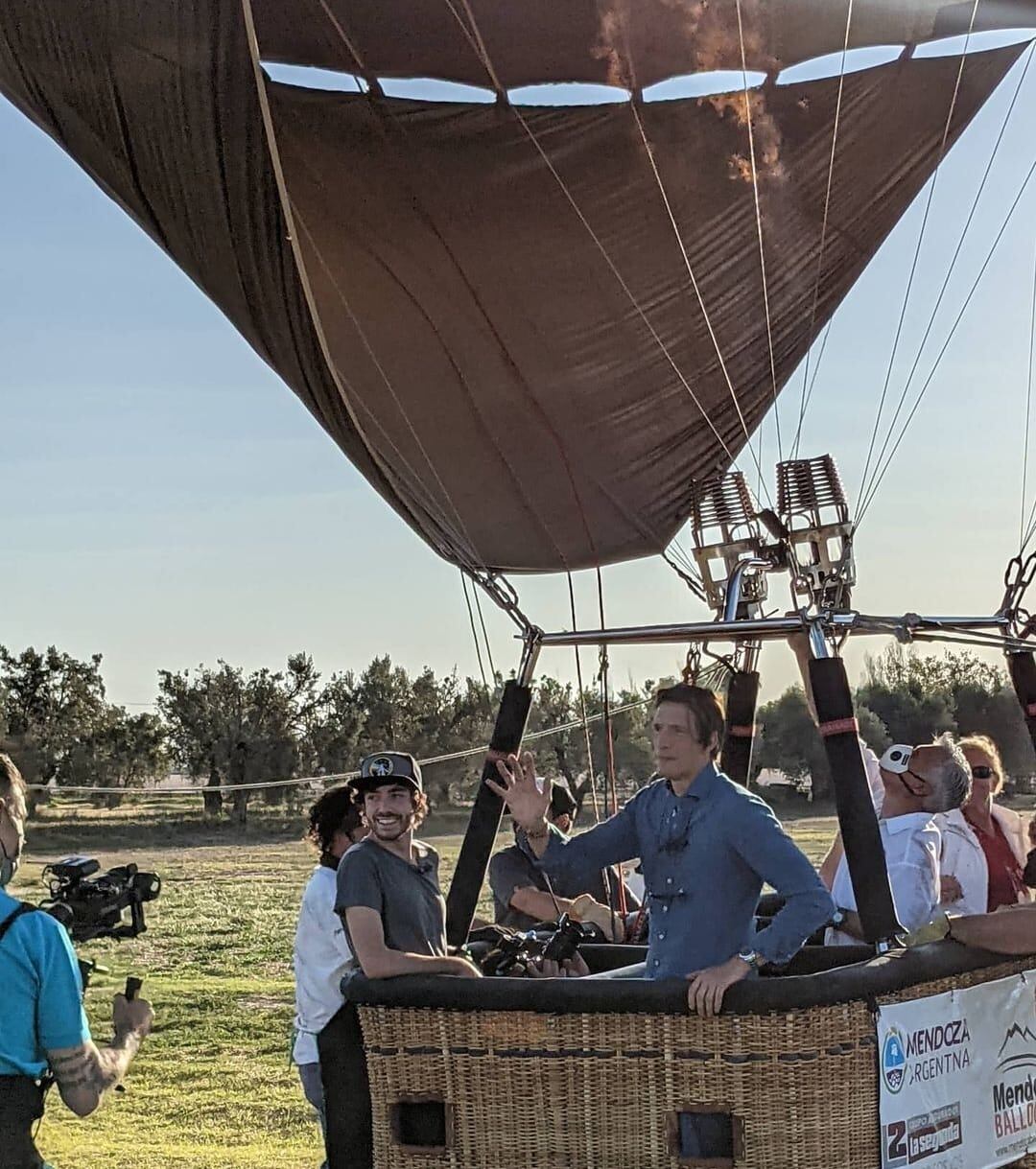 Marcos Bruno junto a Ivan de Pineda recorrieron la provincia en globo aerostático.