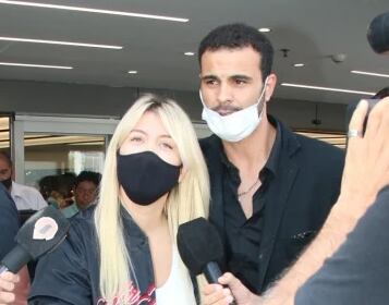 Wanda Nara en su arribo a la Argentina.