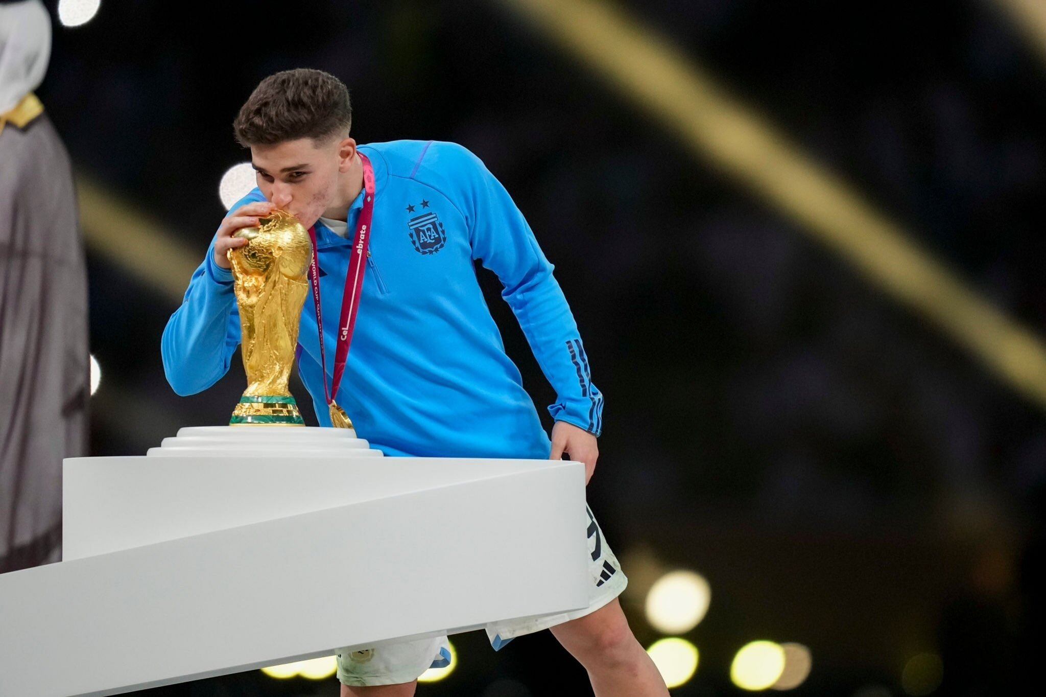 Julián Álvarez y la Copa del Mundo. Una imagen para siempre. (Prensa Fifa).