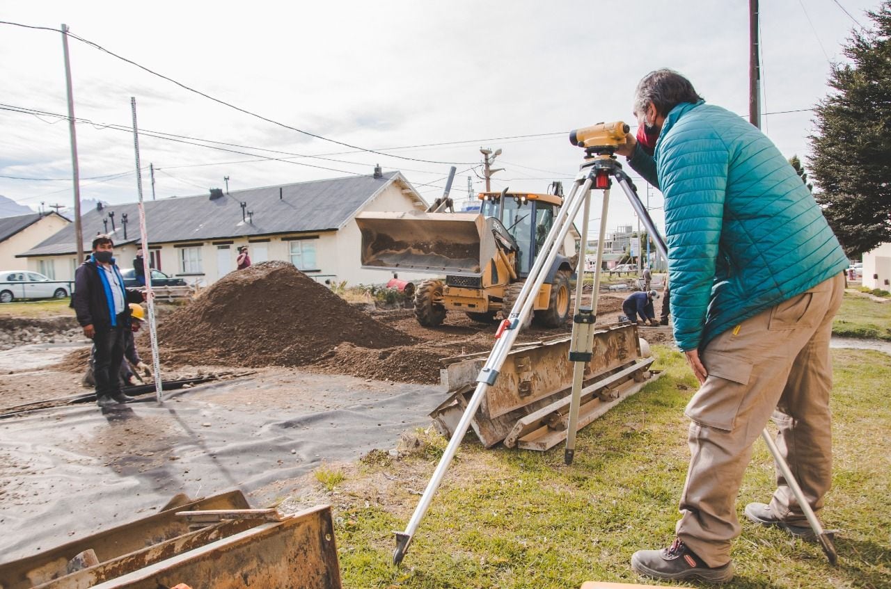 Plan de obras que lleva adelante la Municipalidad de Ushuaia, continúan los trabajos en la calle Cabo Grananniello, del Barrio Brown.