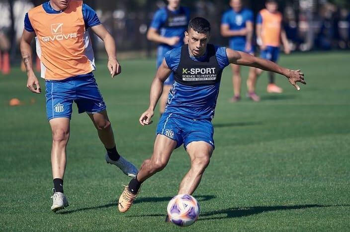 Ortegoza ya entrena con todo en Talleres. Ya está recuperado de un desgarro y solamente se ausentó un día para irse a despedir de su abuelo. (Prensa Talleres)