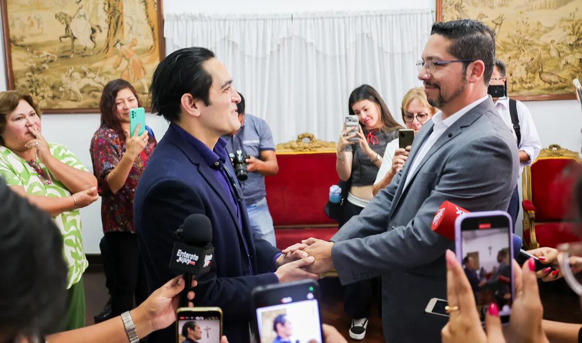 Propiciado por el programa “Jujuy, destino de Bodas y Romance”, se ofició en esta capital el primer matrimonio igualitario en ese marco que "celebra el amor y amplía derechos en Jujuy", dijeron las autoridades.