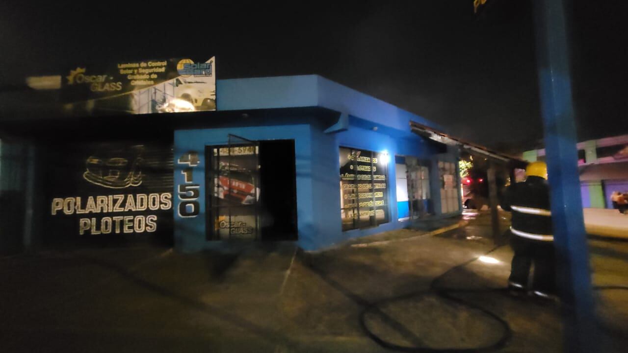 El incendio fue en un local comercial en Córdoba. (Policía)