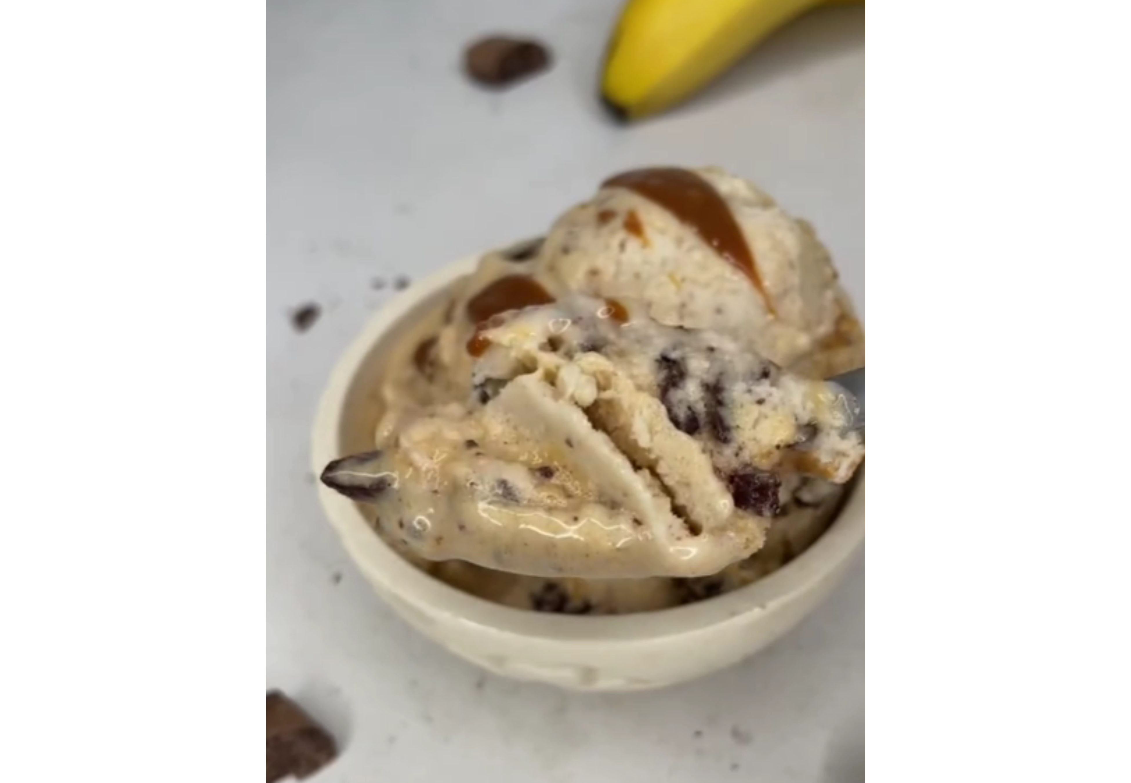 Así queda el helado de banana split casero.