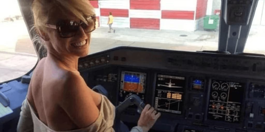 Esta es la multa que recibió Vicky Xipolitakis por conducir un avión.