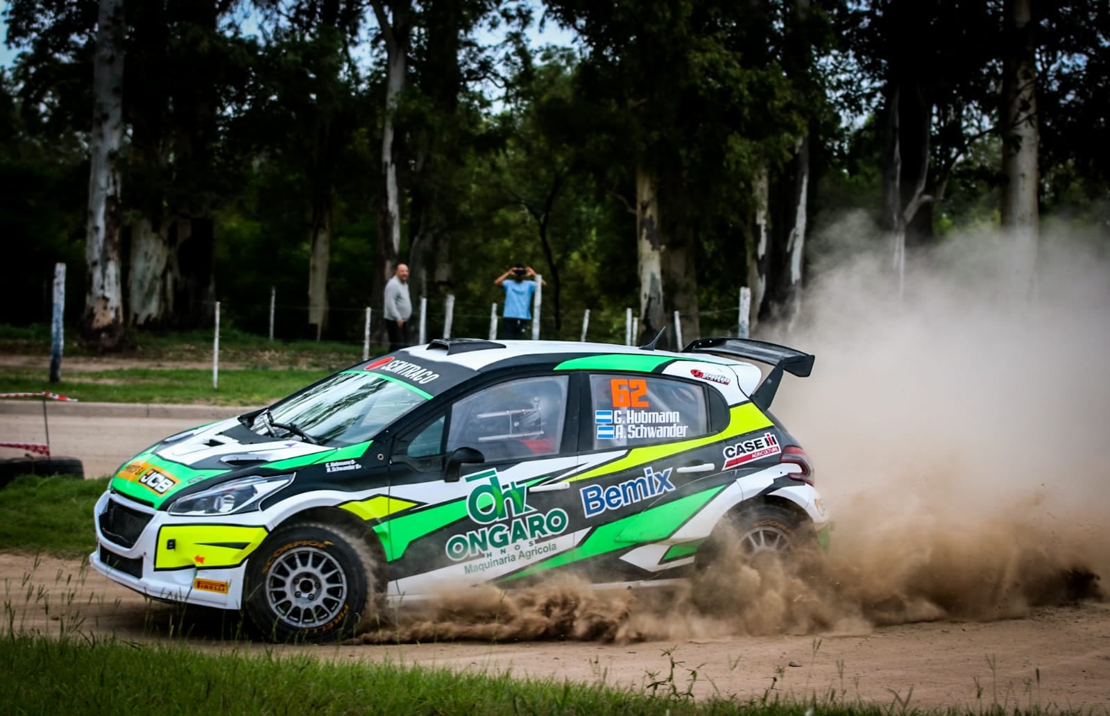 German Hubmann con el Peugeot 208/RC2S del equipo de Daniel Salvano lidera el Rally Antiguo Camino Real de Arroyito