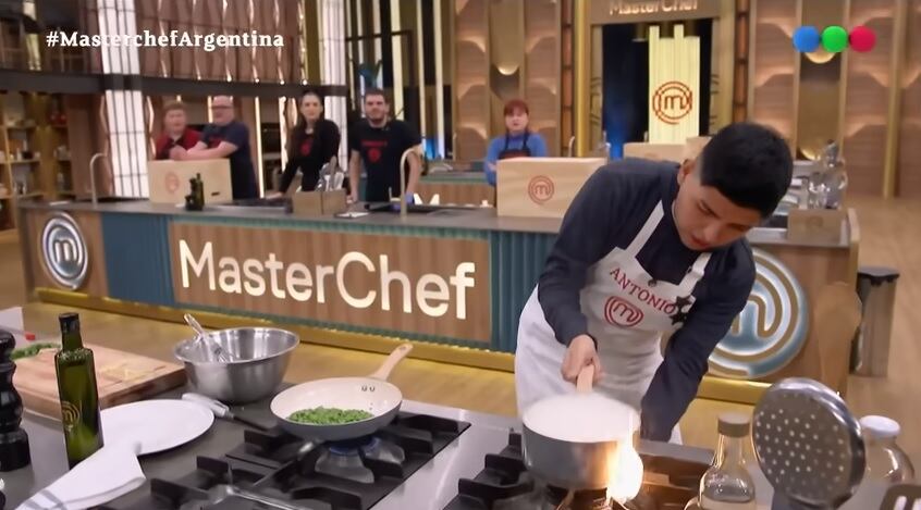 El descuido de Antonio que casi incendia las cocinas de MasterChef