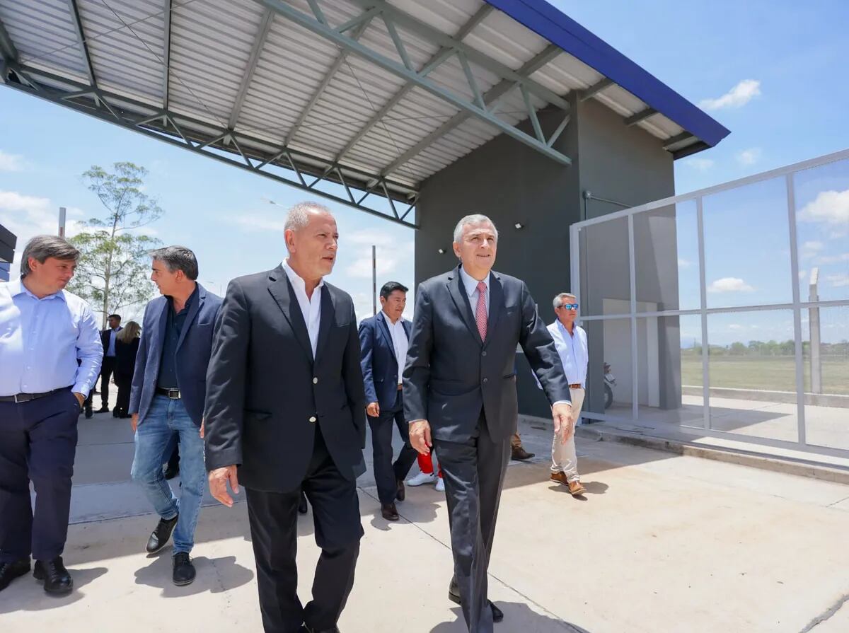 El ministro de Desarrollo Económico y Producción, Juan Carlos Abud Robles, y el gobernador Gerardo Morales iniciaron la recorrida por el predio, junto a demás autoridades invitadas.