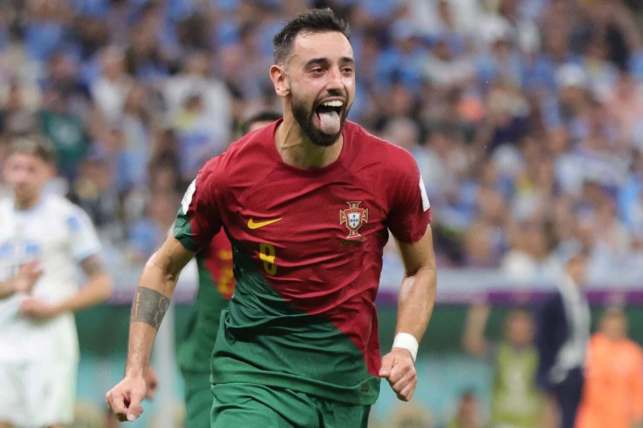 Bruno Fernandes de Portugal celebra el 2-0 ante Uruguay.