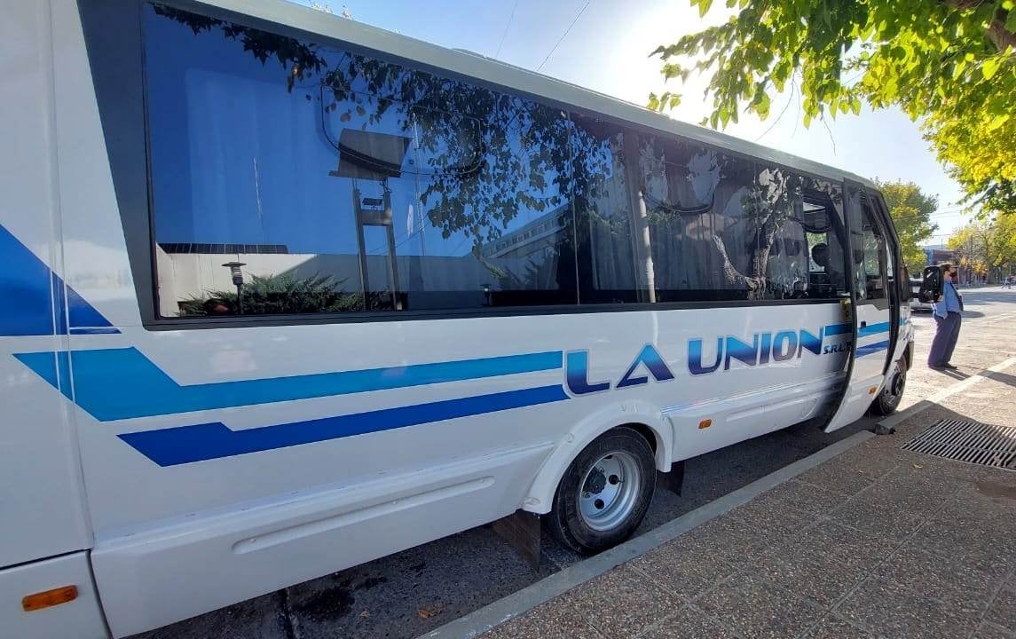 Una de las unidades de La Unión que realizará el nuevo recorrido en Alvear.