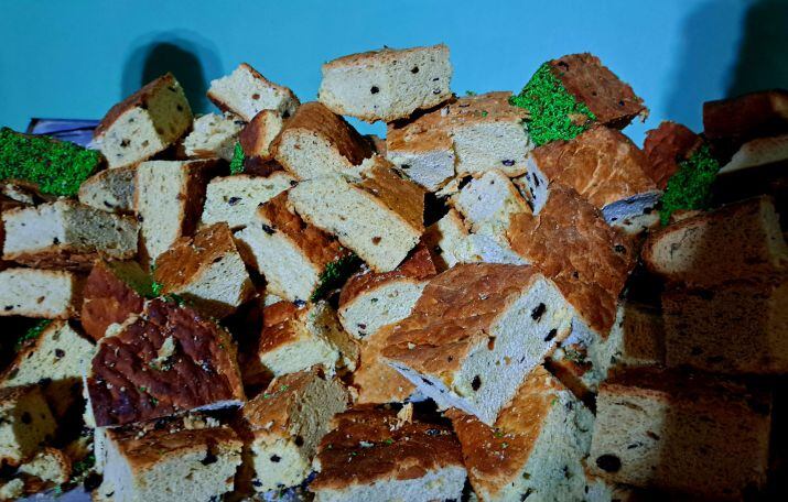 Relleno de fruta abrillantada y con manzanas confitadas, los vecinos disfrutaron de un evento lleno de felicidad.