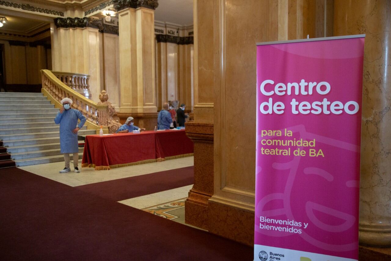 Con testeos a artistas en el Teatro Colón y protocolo para el público, la Ciudad garantiza la vuelta segura a los teatros.