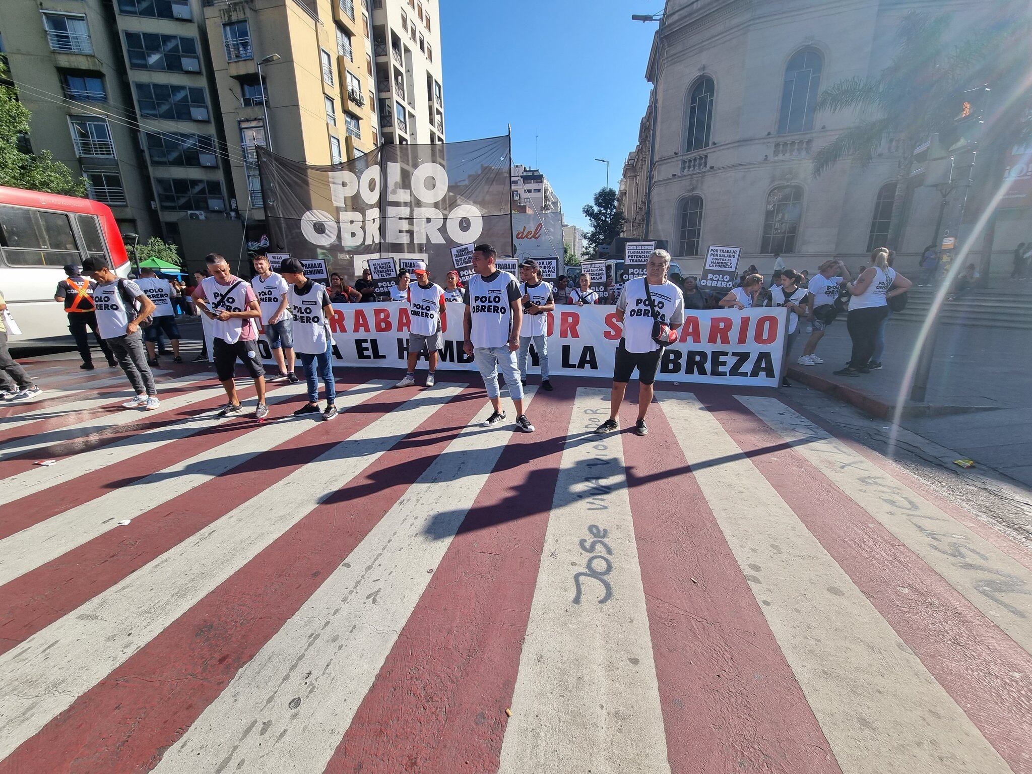 Piqueteros se reunieron a las 10 de la mañana para copar el centro de la ciudad.