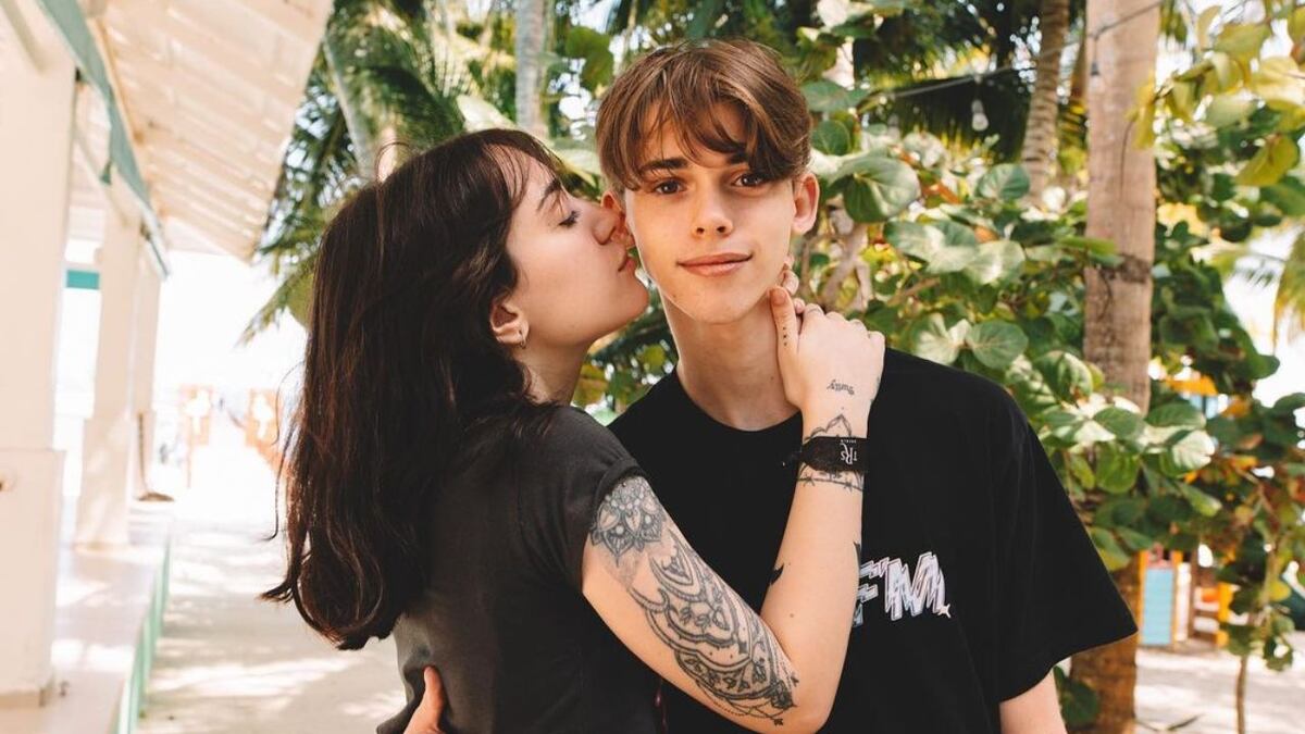 Muy enamorado: Felipe Fort se tatuó la mordida de su novia y el video se hizo viral