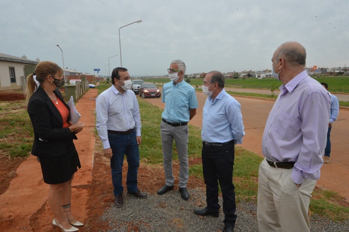 Entregaron viviendas a familias misioneras en el barrio Itaembé Guazú