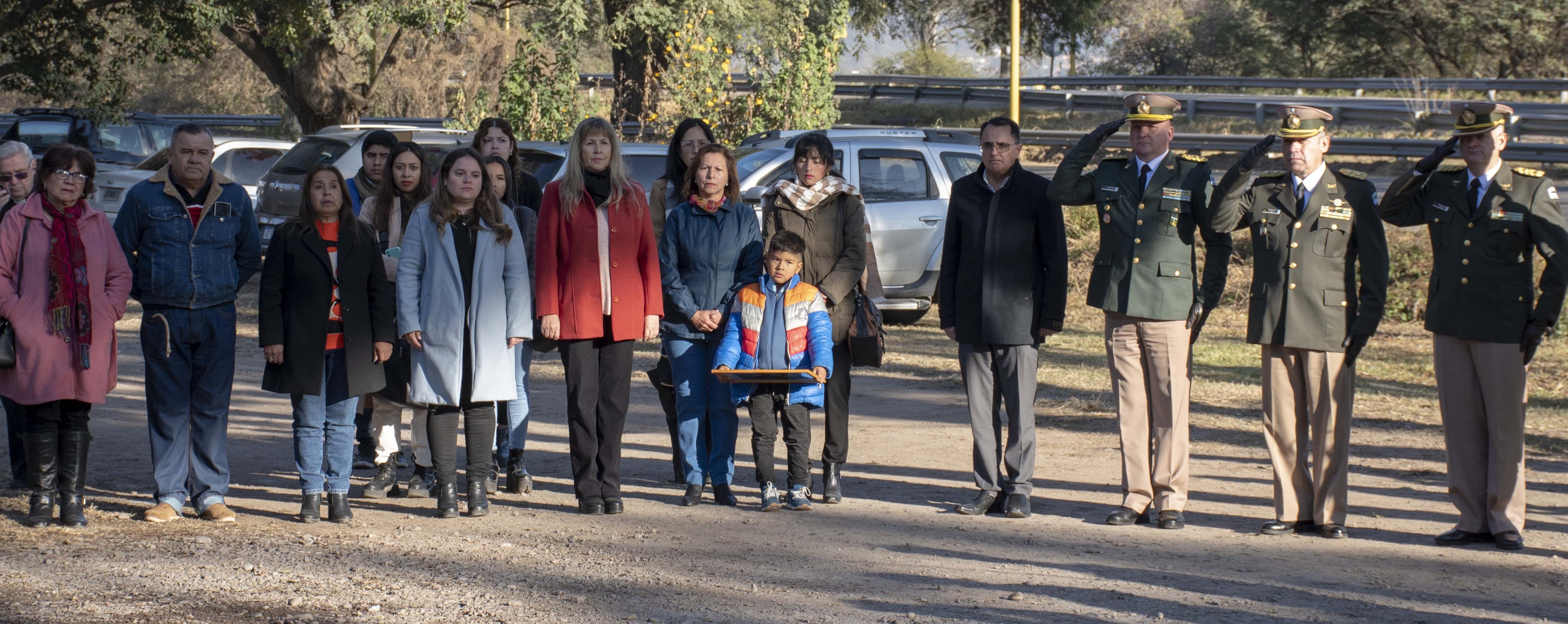 De acto participaron los jefes de la Agrupación Novena, del Escuadrón 53, familiares de los caídos, y concejales de la capital jujeña.