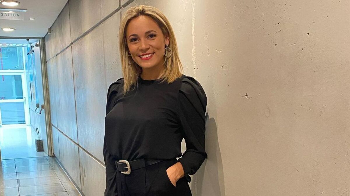Rocío Oliva se animó a una microbikini plateada y aseguró que extraña el verano desde las Maldivas