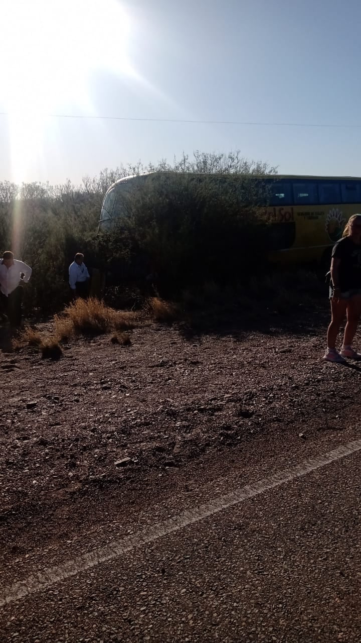 Fatal accidente en Santa Rosa. El conductor de una camioneta murió, y el chofer y cuatro abuelos fueron internados.