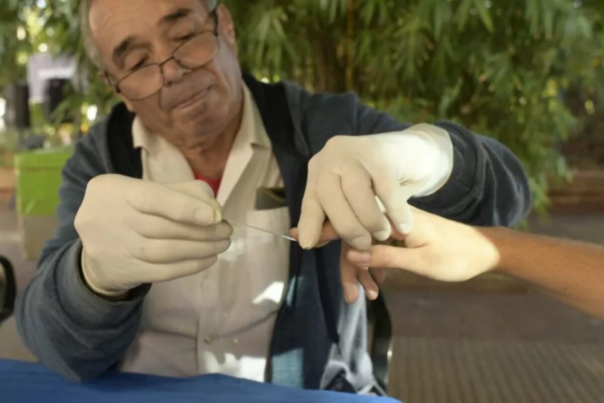Posadas: en el marco del Día de la Prueba de VIH, realizan testeos en la Plaza 9 de Julio
