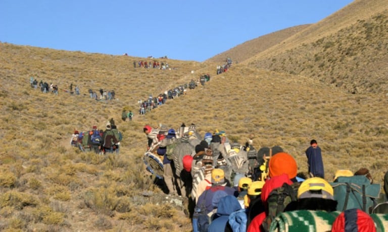 Verdaderas multitudes ascienden a las alturas de Punta Corral para rendir honores a Nuestra Señora de Copacabana.