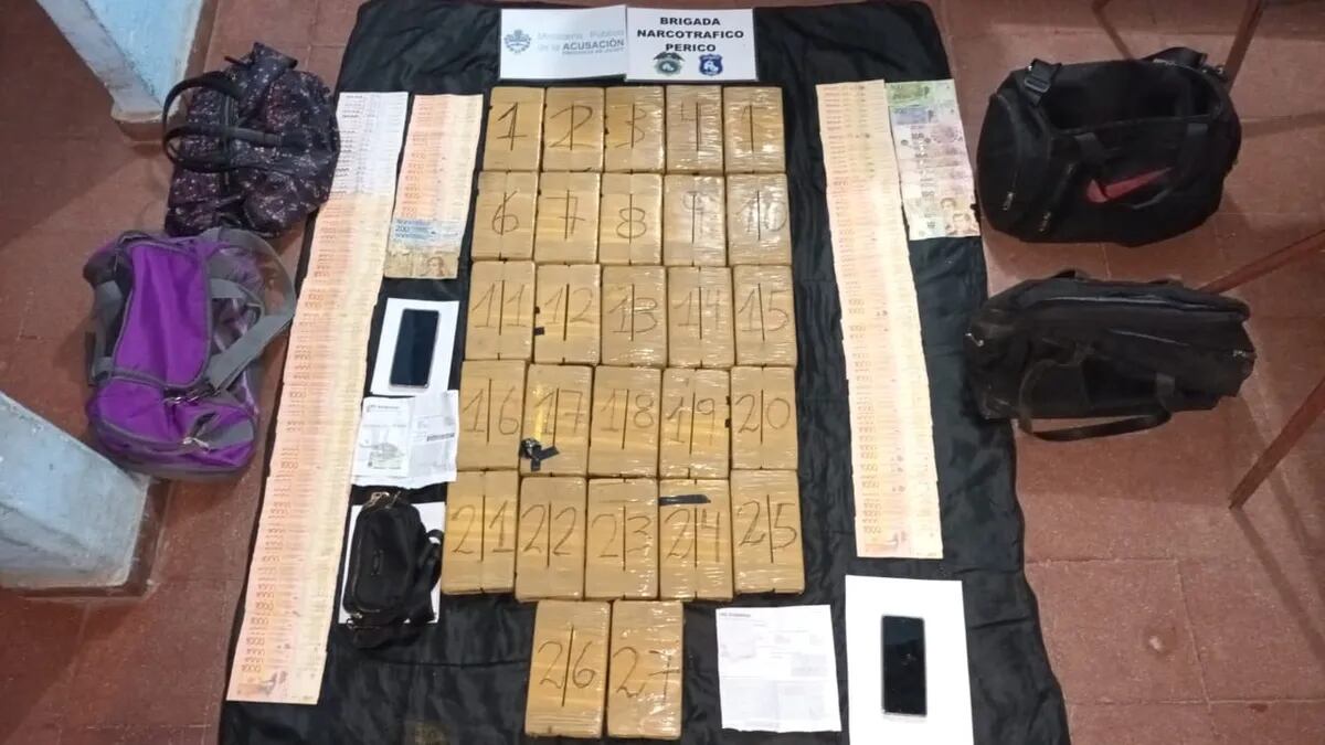 Dos mujeres viajaban con 30 kilos de cocaína, pero las bajaron, en Jujuy