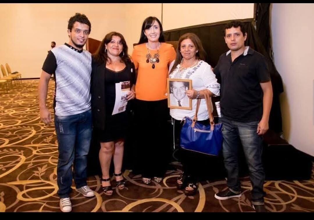 Familia Saraspe junto a la vicepresidenta de la Nación Victoria Villarruel