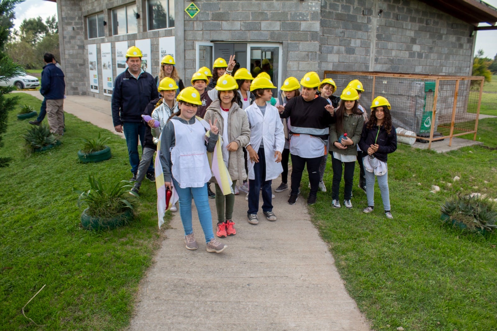 En el Día Mundial del Reciclaje alumnos de escuelas de Tres Arroyos plantaron árboles