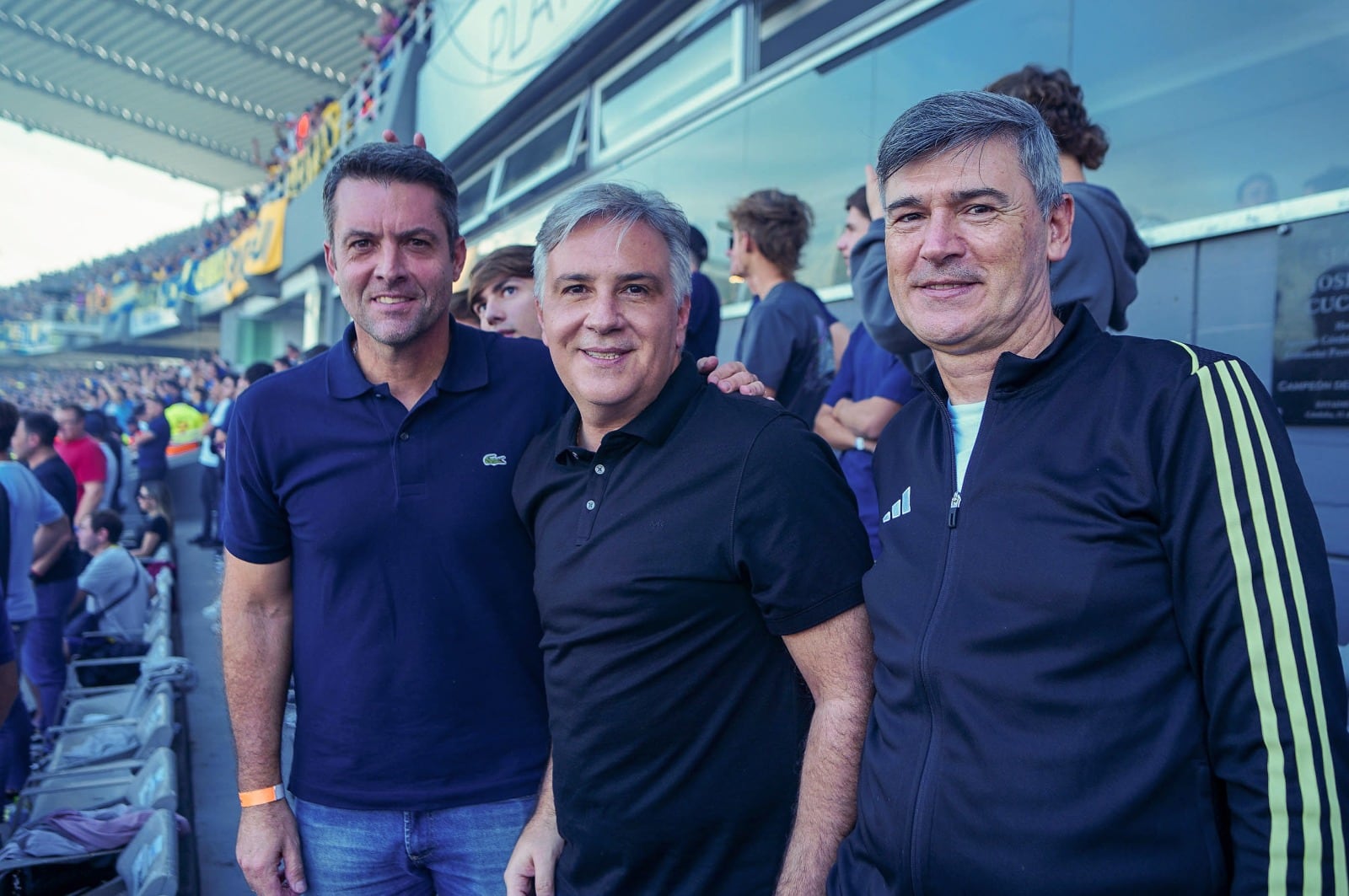 Martín Llaryora presente en el superclásico de River-Boca en Córdoba junto al intendente Daniel Passerini.