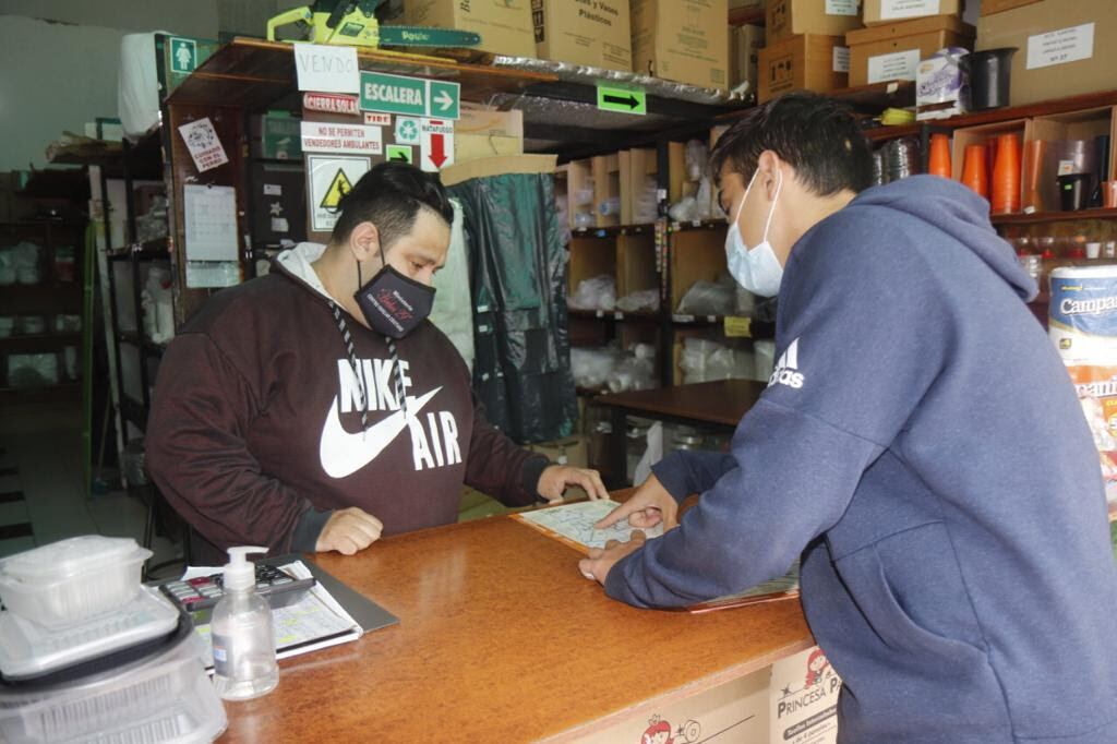 Campaña de concientización sobre la separación de residuos en los comercios de Carlos Paz.