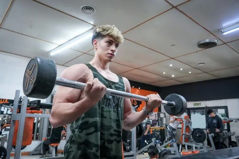 Julián Aguirre, el sanjuanino e 21 años que lucha por su vida tras caérsele una barra con 100 kg en el gimnasio