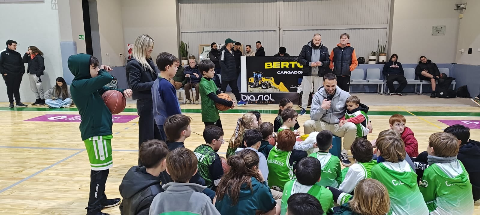 Pablo Bertone fue homenajeado en Deportivo y Cultural Arroyito