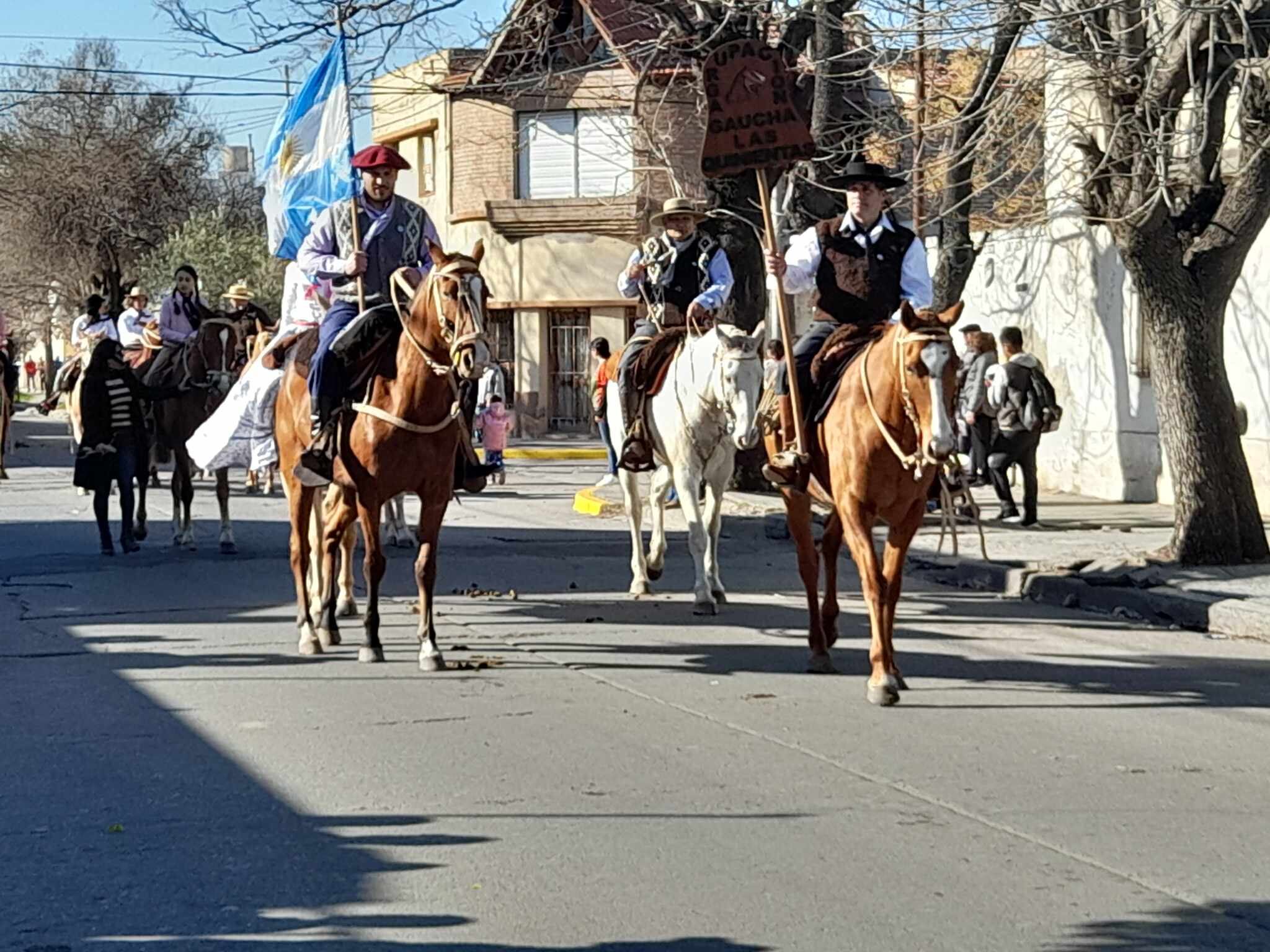 El tradicional desfile cívico militar volvió a Punta Alta y fue muy emotivo