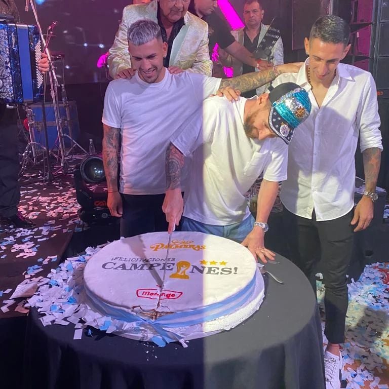 Así era la torta de "Los campeones del Mundo" en la fiesta de Lionel Messi.