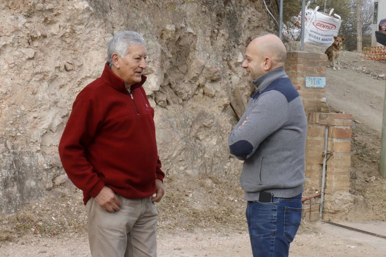 Gómez Gesteira y un vecino de Villa del Río.