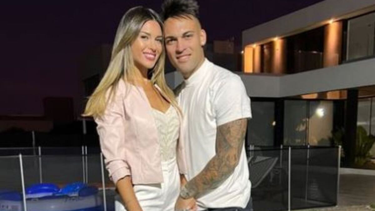El look navideño de Agustina Gandolfo: qué prenda le salvó la Nochebuena