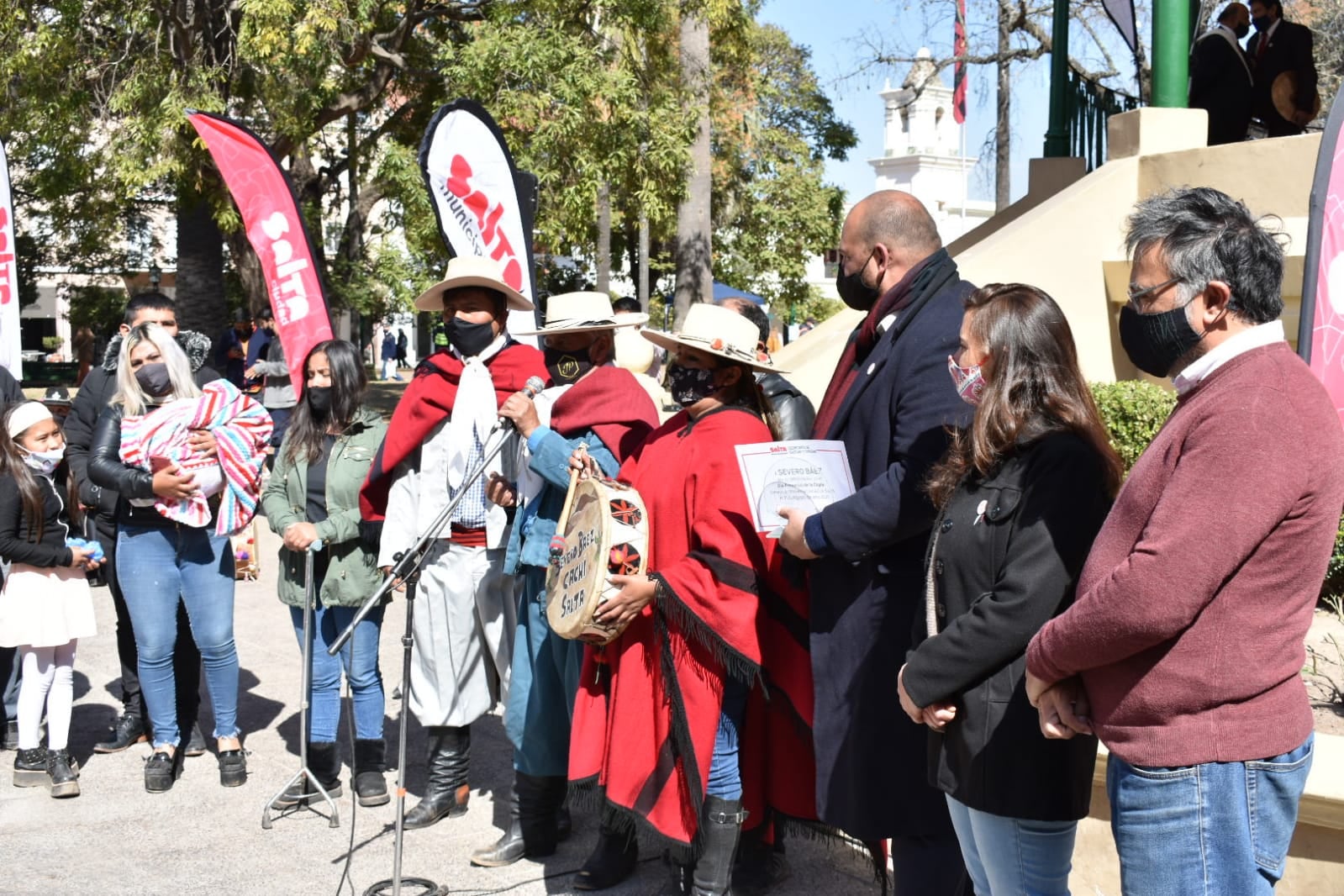 Se entregaron reconocimientos a Severo Báez, la familia de Ariel Petrocelli y otros copleros y copleras presentes.