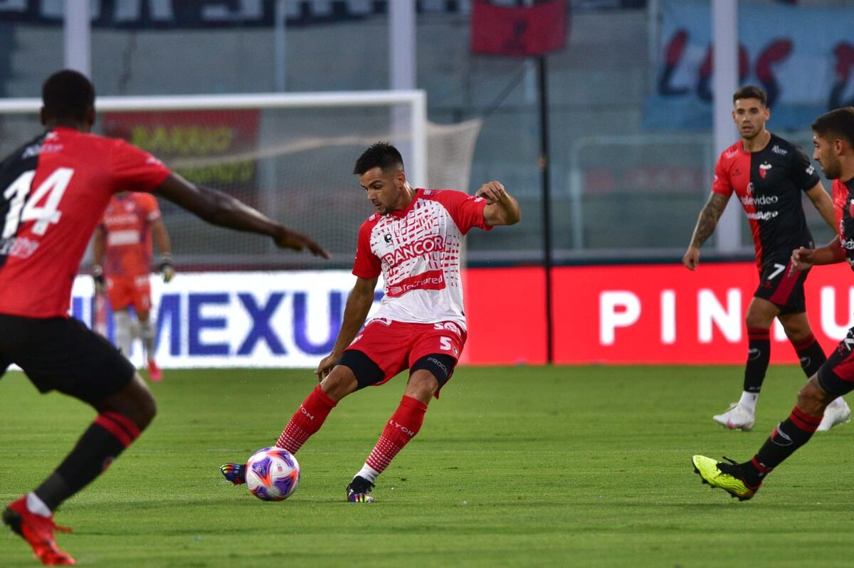 Instituto fue goleado en su ensayo de Primera ante Colón