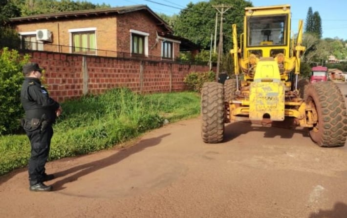 Trágico accidente en Puerto Piray: un hombre falleció tras ser embestido por una motoniveladora.