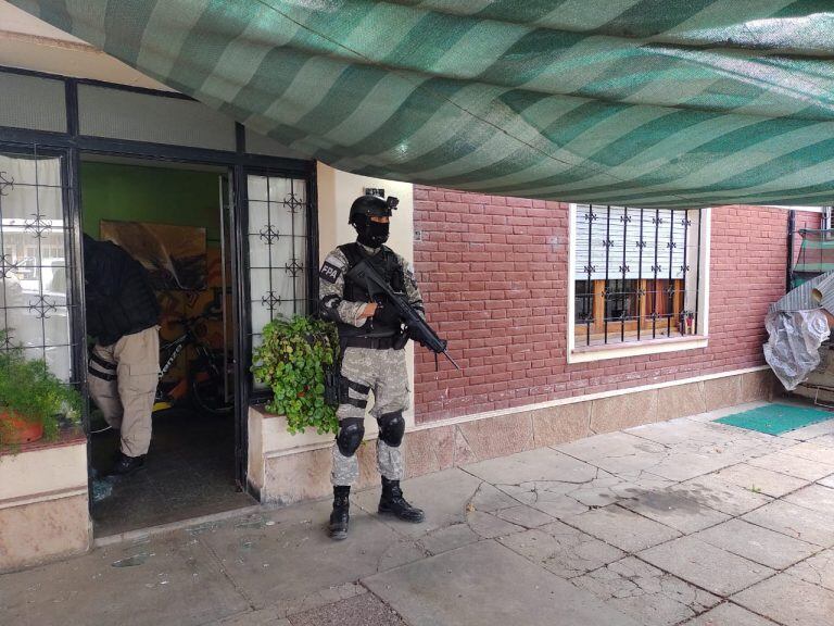 Allanamiento en una vivienda ubicada en barrio Villa Domínguez.