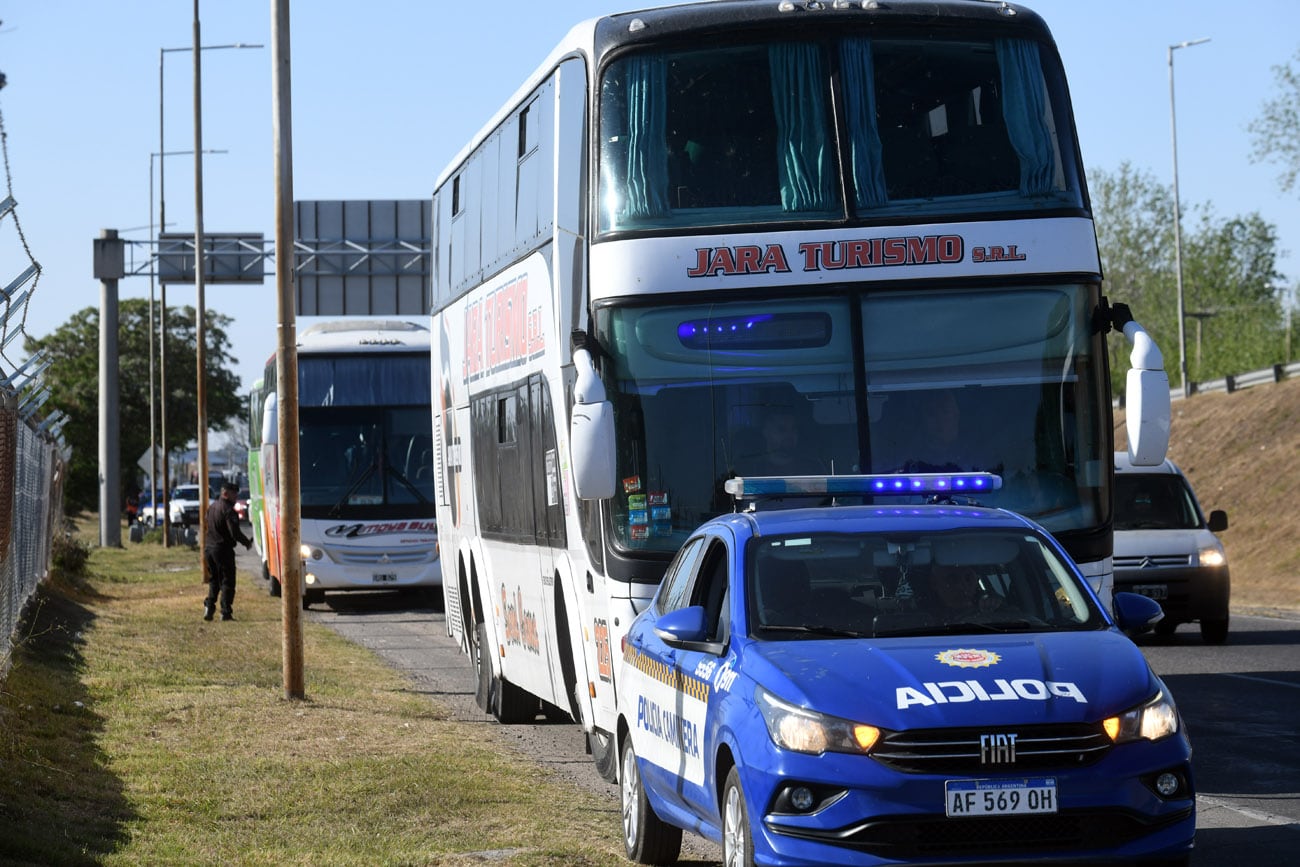 Un gran operativo policial se desplegó en la ruta E53 a raíz de la asamblea del Soelsac en Villa Allende. 