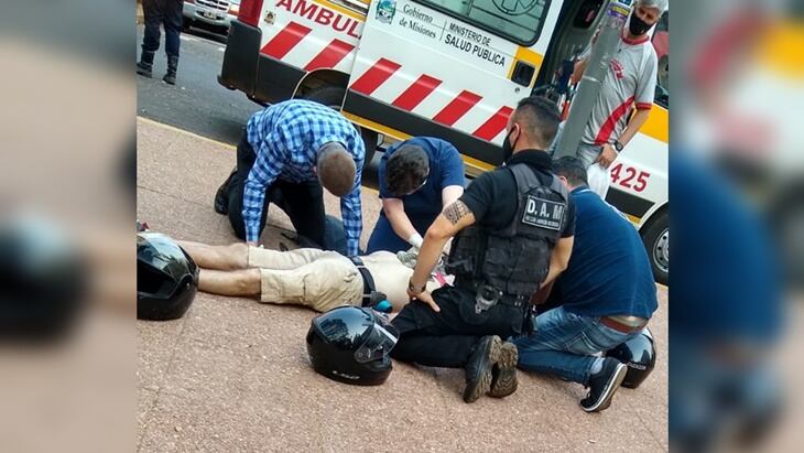 En pleno centro de Posadas, un hombre se desvaneció y falleció al llegar al Hospital.