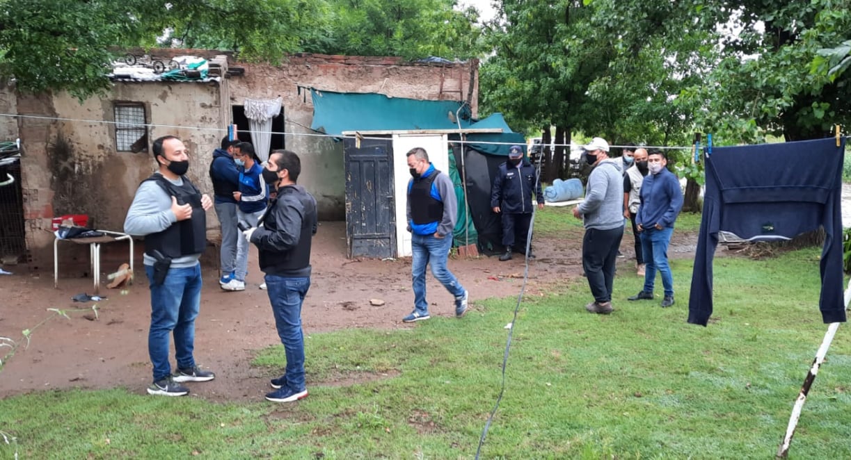 La policía allanó varios domicilios y encontraron a los sospechosos del robo en Santa Rosa.