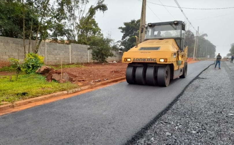 Ejecución de obras viales en Puerto Iguazú.