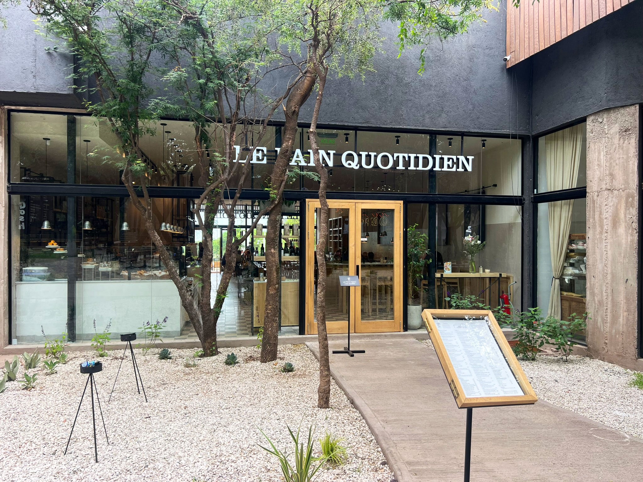 Fachada de Le Pain Quotidien, cafetería en La Calera.