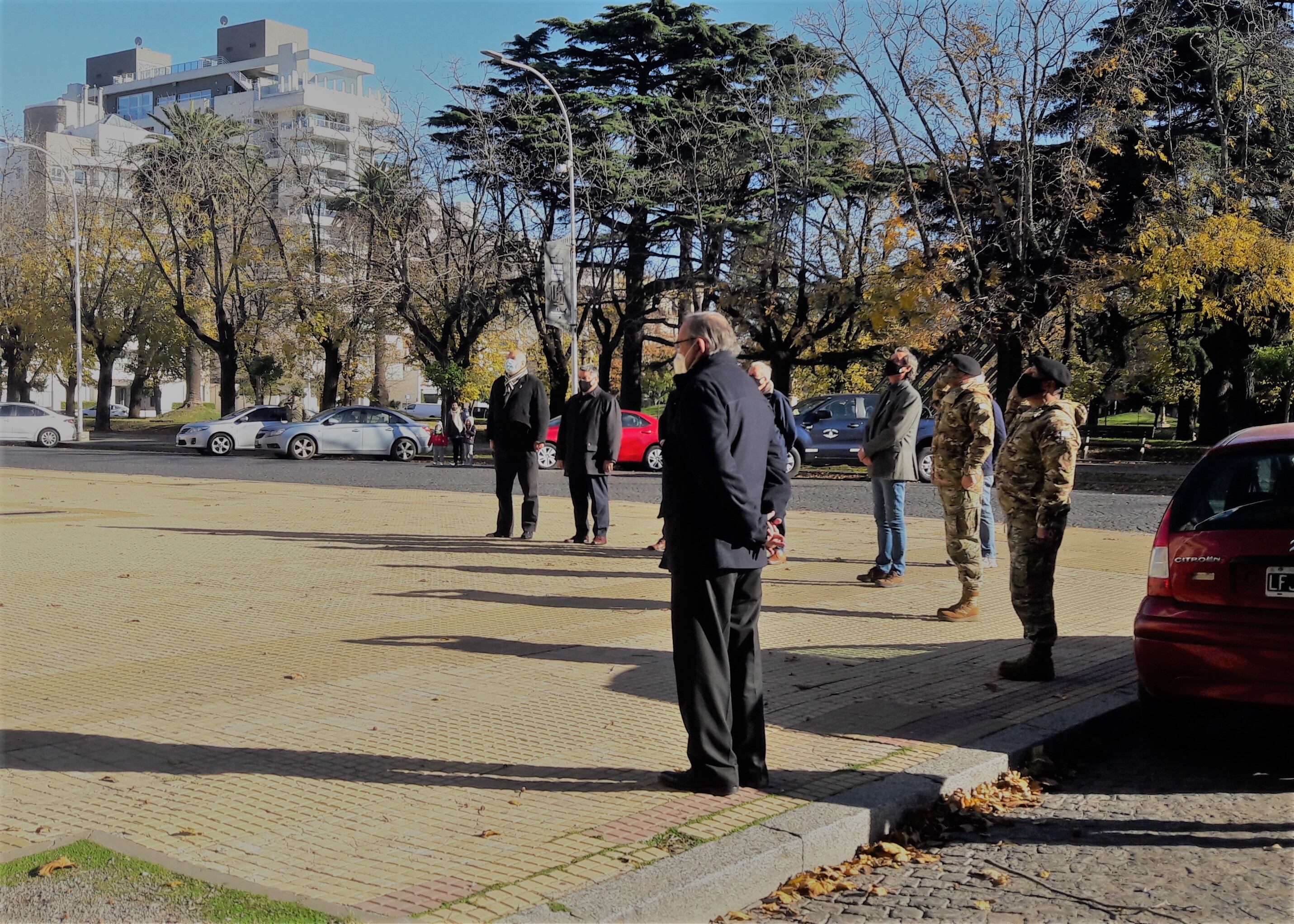 Miguel Ángel Lunghi durante el izamiento de bandera por el 25 de mayo