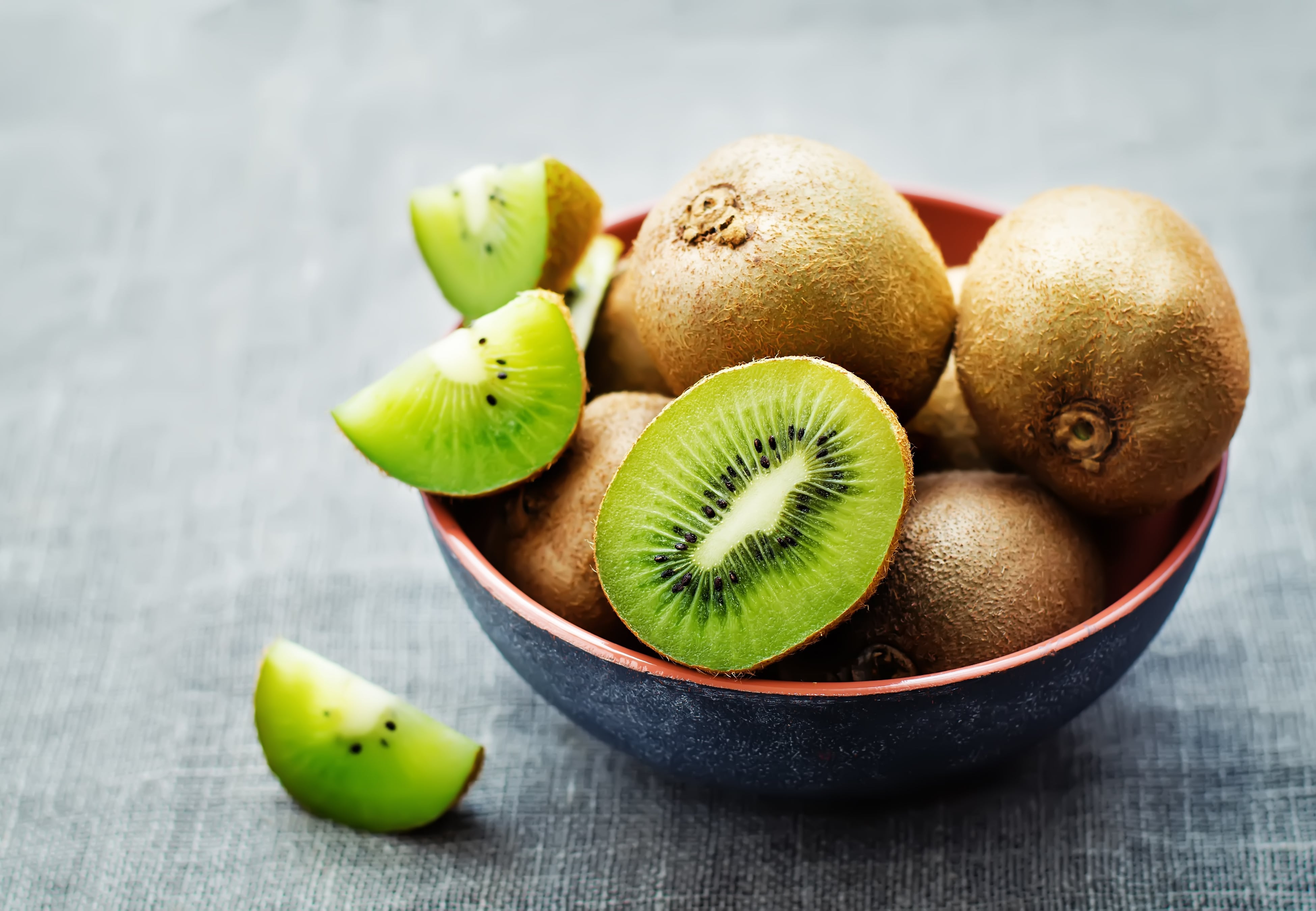 El kiwi es una fruta rica en vitamina C.