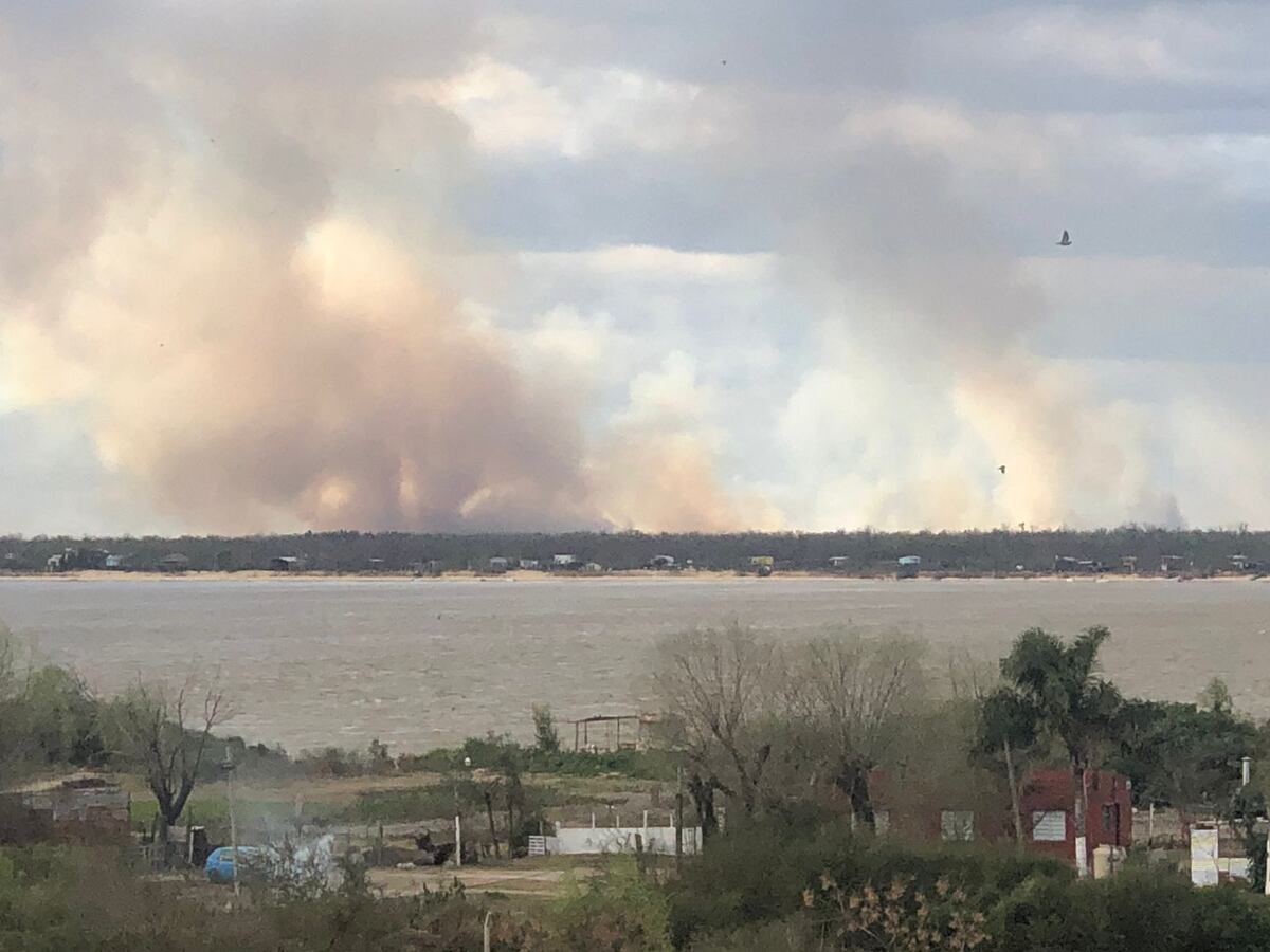 El tiempo en Rosario: el humo no deja respirar y la lluvia es la única esperanza para que mejore la situación