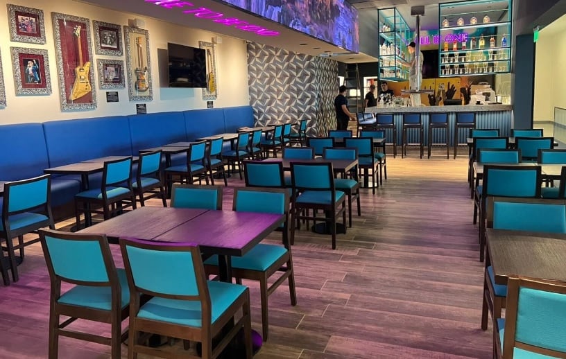 Inauguran el primer Hard Rock Café emplazado en el Aeropuerto de Puerto Iguazú: es el primero del interior del país.